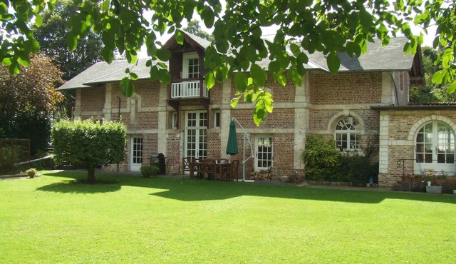 Fully Equipped Farmhouse, downstairs bedroom and bathroom, nSat to Sat