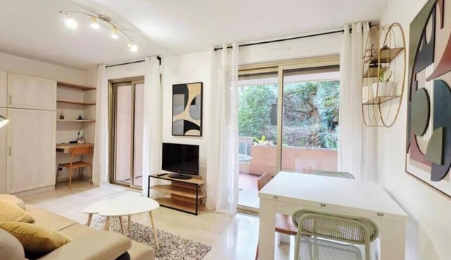 Furnished apartment with balcony and garage - Lyon Nord