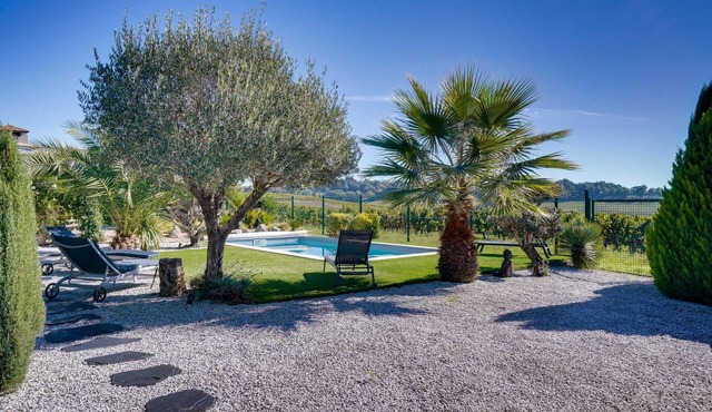 Gîte des Coteaux - Three Bedroom House, Sleeps 6