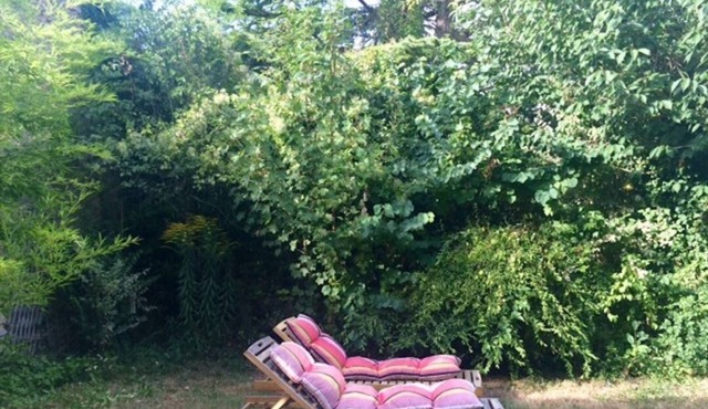 Garden, stones, fireplace . A haven of peace one hour from Paris