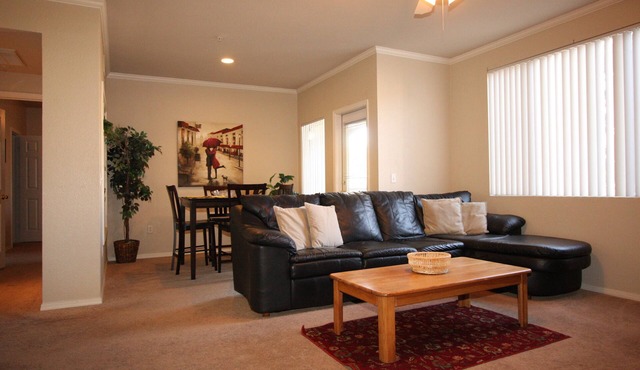 Gated One Bedroom Resort Style Condo near ASU, the Zoo, Golf, Botanical Gardens