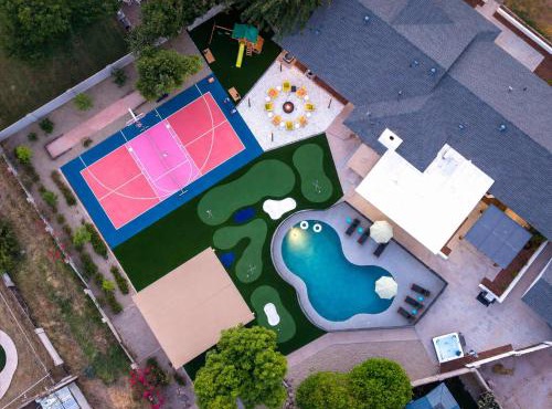 Golf Simulator Pool Sports Court Sleeps 24
