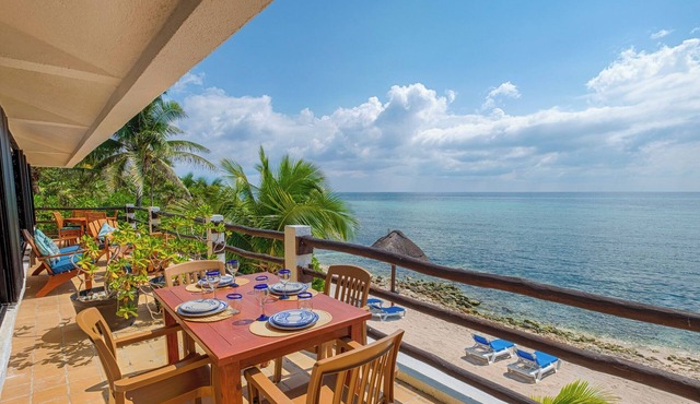 Great snorkeling from this beachfront condo, AC in bedrooms!