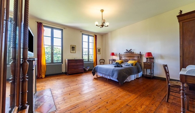 Guest Room – Château Le Noble