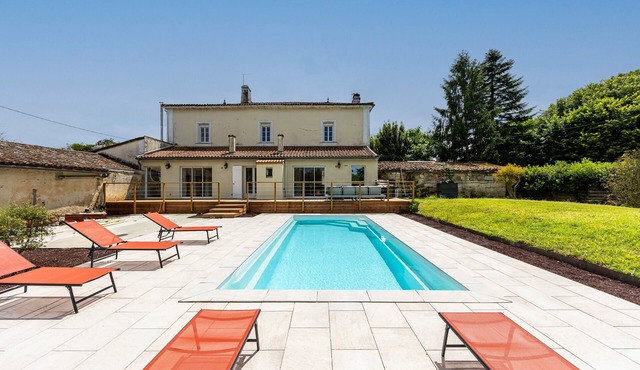 Holiday Home “Le Domaine De Peyvideau” with Private Pool, Terrace, and Wi-Fi