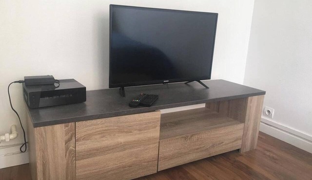 Homerez - Bright Studio in Clichy 27 m² + parking