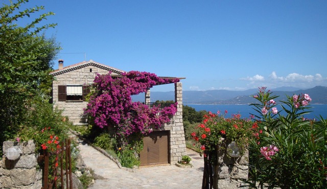 House 4 persons, panoramic sea and mountain view, very quiet, 4km from the beach