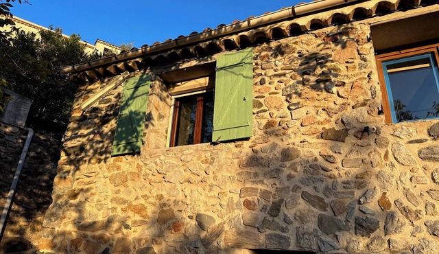 House in a charming village in the countryside, near the Olivettes Dam