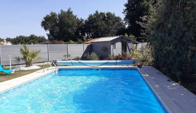House near Bordeaux and the Médoc. Available July 4–18 and August 22–29