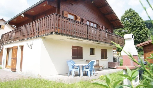 Independent wooden chalet