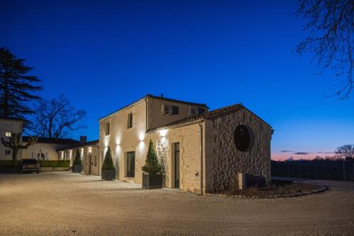L'Eperonnette, cozy house with swimming pool, surrounded by vineyard, near St Emilion