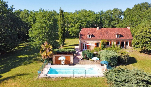 La demeure fleurie, private swimming pool