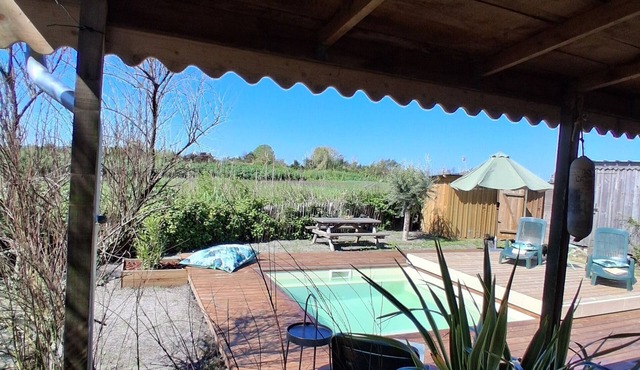 La Remise à Bateaux': waterfront fisherman's hut, swimming pool, dog-friendly