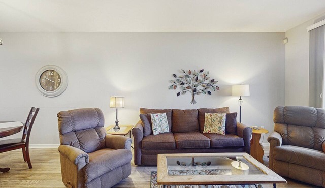 Lakefront condo with private washer/dryer, central AC & heated pool