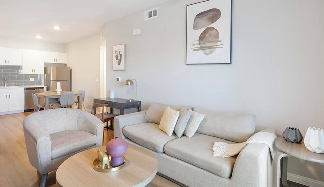 Landing | Beautiful 2BD, Rooftop Lounge, Pool