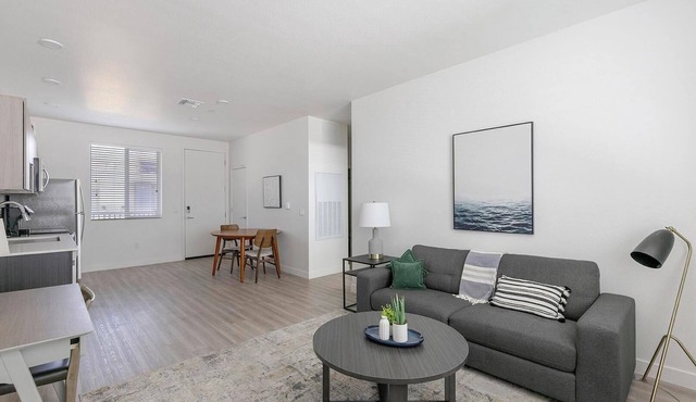 Landing | Chic 1BD, Gym, Pool