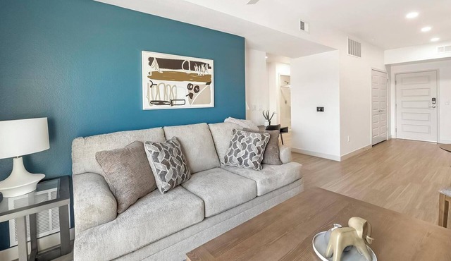 Landing | Chic 1BD, Gym, Pool