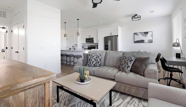 Landing | Modern 1BD, Gym, Pool