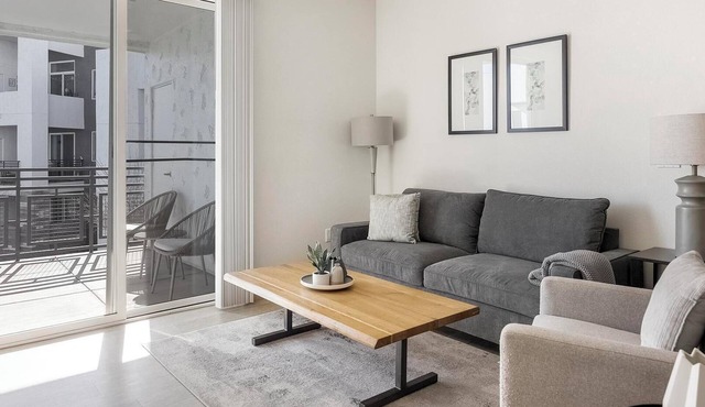 Landing | Spectacular 2BD, Gym