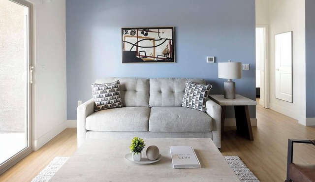 Landing | Stunning 3BD, Pool