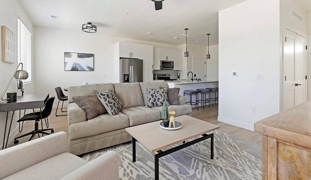 Landing | Stylish 2BD, Gym, Pool