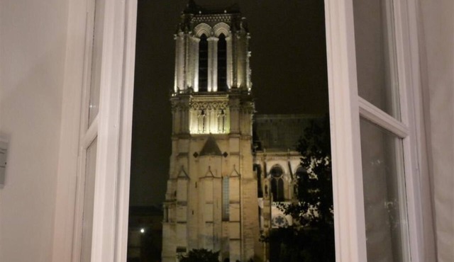 Le Notre Dame : Breathtaking Seine & Notre Dame Views, Paris Centre