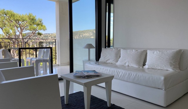 🌅LE SOLEIL DU RUBÉ: SEA VIEW, SUNNY TERRACE, SWIMMING POOL - MAY STILL BE FREE