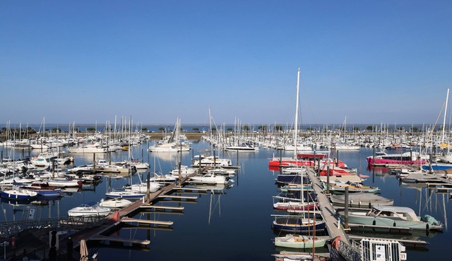 LES SUITES DU PORT by Le Saint Ferdinand