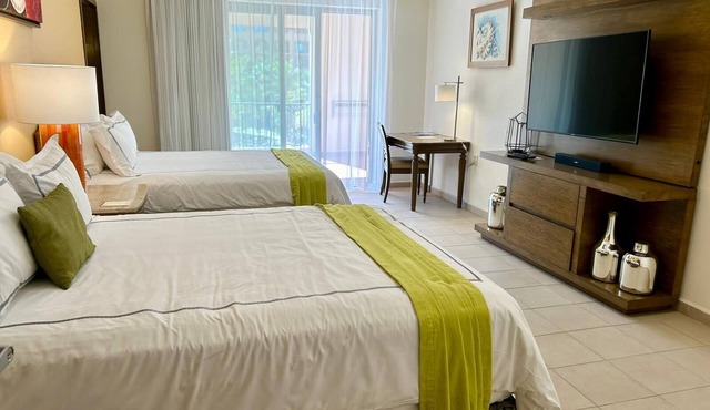 Luxurious 3 bedroom with stunning ocean views of Danzante Bay