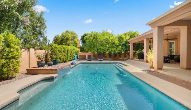 Luxury Home/Heated Pool/hot tub/Theater/Putting Green AZ
