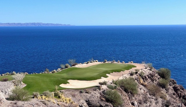 Luxury One Bedroom Suite, Private Beach, Amazing Views and TPC Golf Course