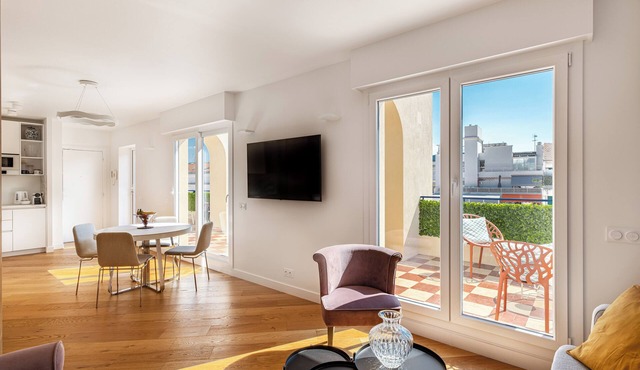 Luxury Penthouse 2BDR/2BATH Terrace 3min Walk Beach/Promenade