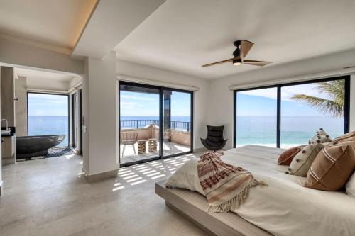 Luxury Unique Oceanfront Penthouse