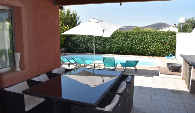 Maison Chaleureuse Avec Piscine à 10min de la mer