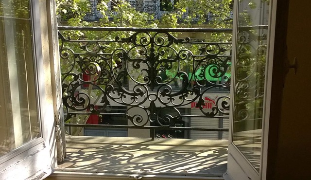 Marais: Guestroom near Seine, between Beaubourg and Les Halles