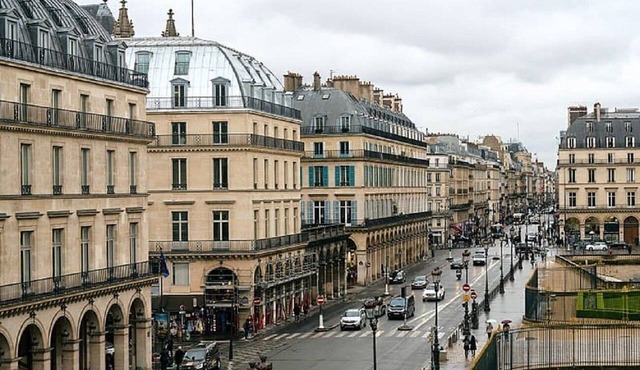 Marais luxe-take a walk across the bridges of river Seine to Île de la Cité