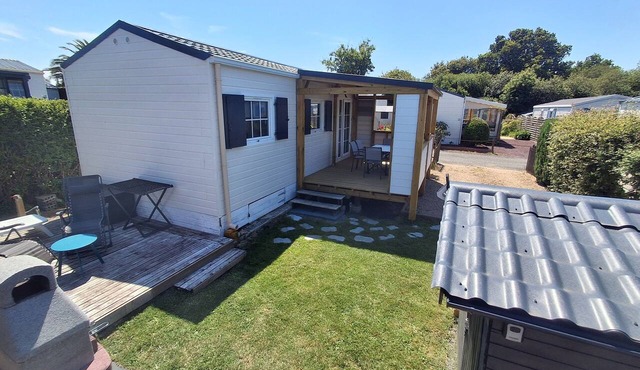 Mobile Home 'Côte de Granit Rose' with Shared Pool, Private Terrace & Garden, "Ty Men Roz"