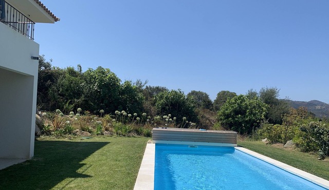 New villa 4 + 1 bedroom 5 bath heated pool wifi