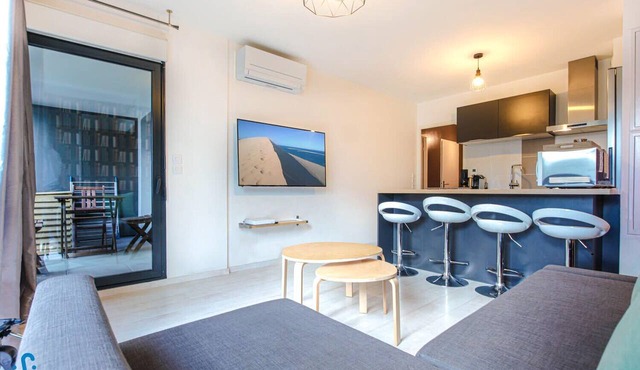 Nice apartment for 4 with parking, near Cité du Vin