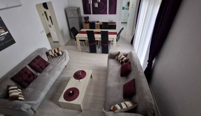 NICE BRIGHT APARTMENT * 2 STEPS FROM THE BEACH WITH PARKING