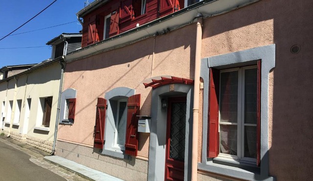 Nice House close to the circuit