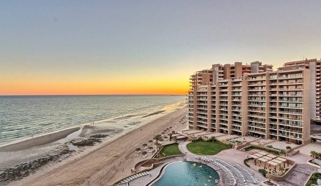 Oceanfront 1BR/1BA Condo – Las Palomas Diamante 906, Balcony & Stunning Views