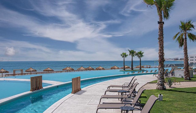 One 1403B: Beachfront Bliss Studio in Sandy Beach
