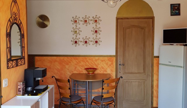 Oriental-style apartment, cosy, quiet, on the edge of the forest, near the ocean