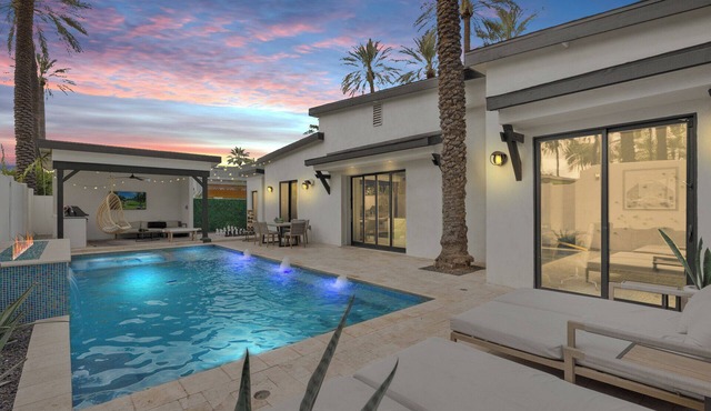 Palmera | Pool, Hot Tub, Cabana, Outdoor Kitchen, Fire Pit | Near Old Town Scottsdale