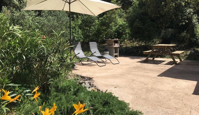 PARADISE IN BONIFACIO NEAR BEACHES, HUGE GARDEN, BARBECUE, AIR CONDITIONING