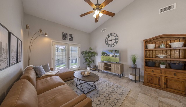 Peaceful+Clean+Comfy 2BR Townhouse w/Pool & Garage