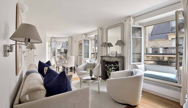 Perfect for 3! Charming-Top of Eiffel View-Rue Cler Markets