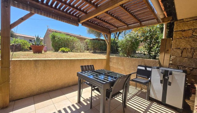 Petite villa résidence calme* wifi, clim, lave linge, piscine, mer à pied
