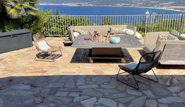 Pleasant villa with sea view